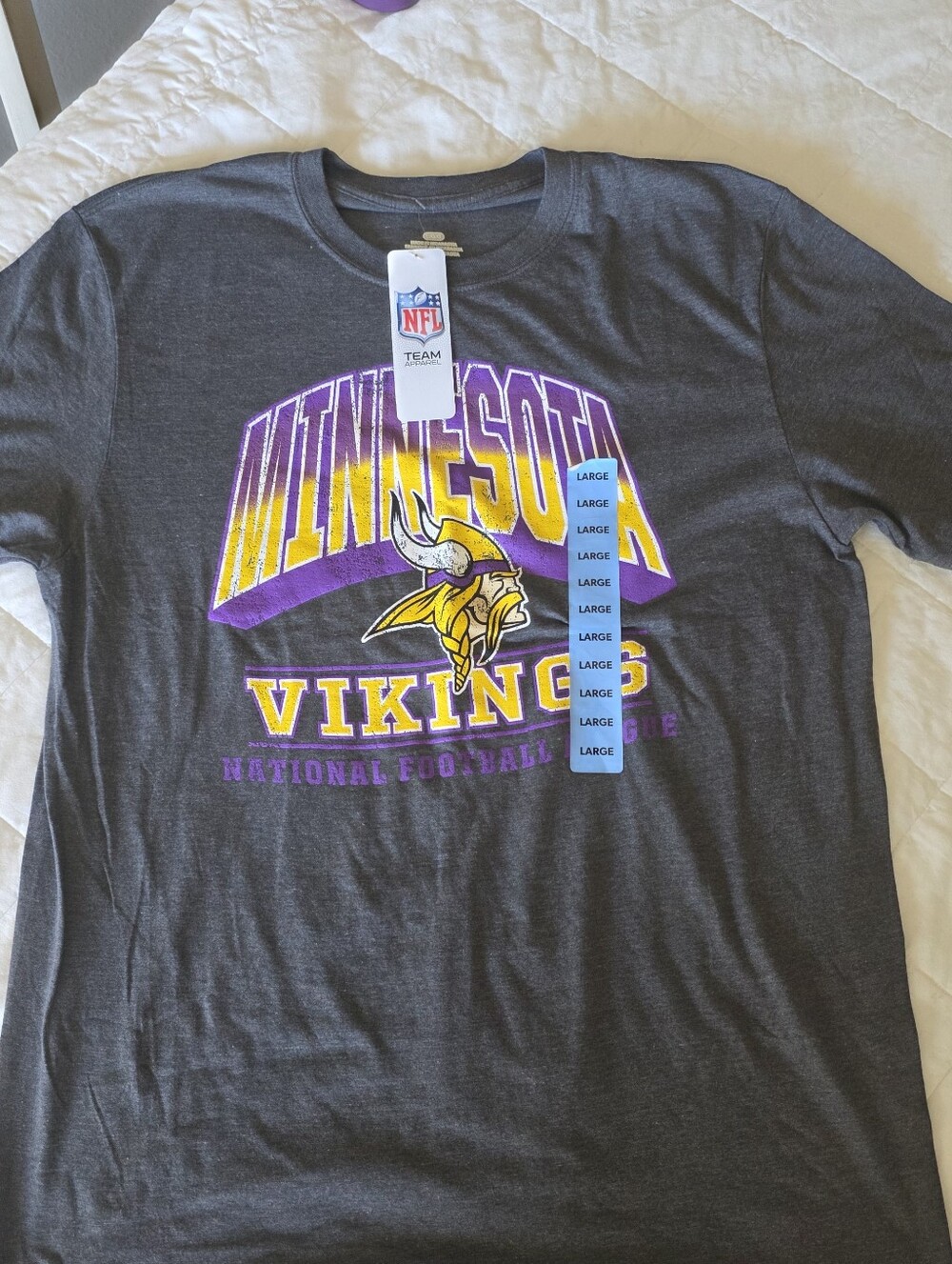 NWT Minnesota Vikings NFL Team Apparel Graphic T-Shirt Gray Size Medium Or Large